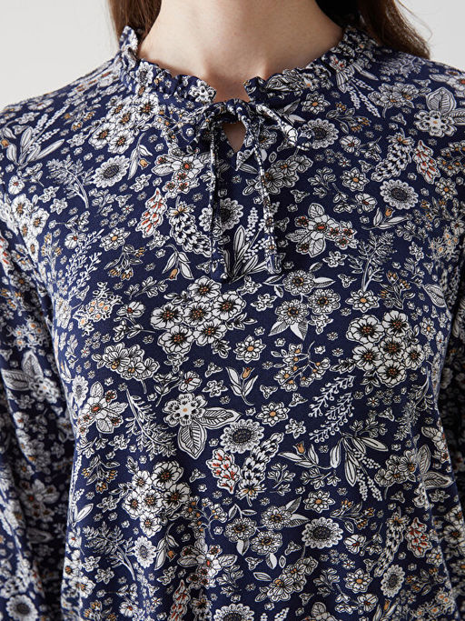 Ba?lamal? Yaka ?i?ekli Bluz