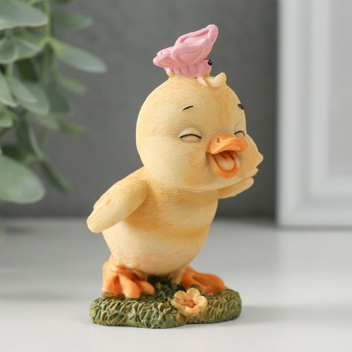 Фигурка полистоун «Утёнок с бабочкой на полянке», 6×5.5×9.5 см