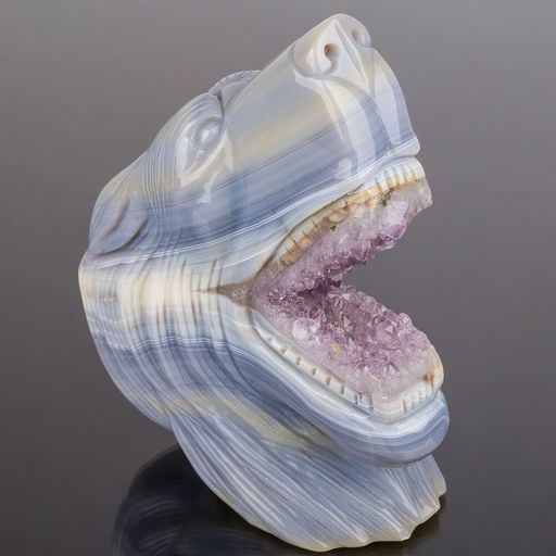 Волк резной из камня Агат серый с жеодой