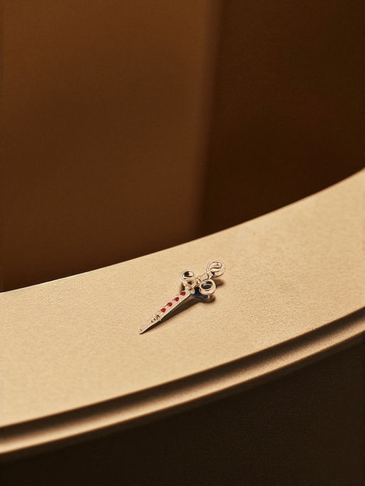 Значок Шприц карпульный, цвет красный в золоте