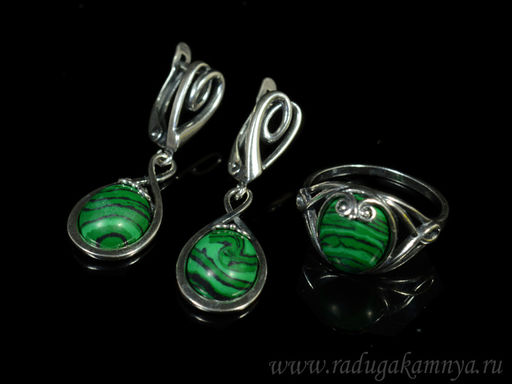 Кольцо Серьги с малахитом имитация размер 19