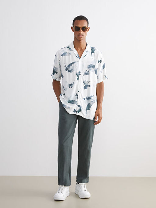 Regular Fit Resort Yaka K?sa Kollu Desenli Viskon Erkek G?mlek