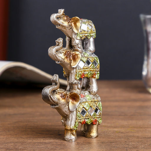 Фигурка полистоун «Пирамида из 3-х слонов в попонах с бахромой», 11.8×6.7×2.8 см
