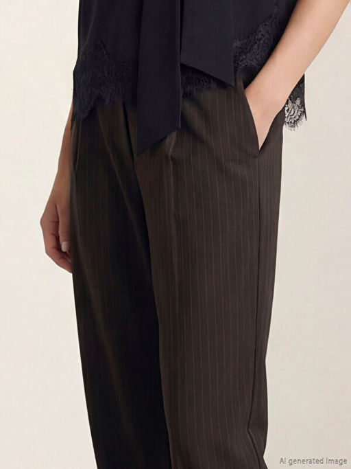 Loose Fit ?izgili Kad?n Pileli Jogger Pantolon