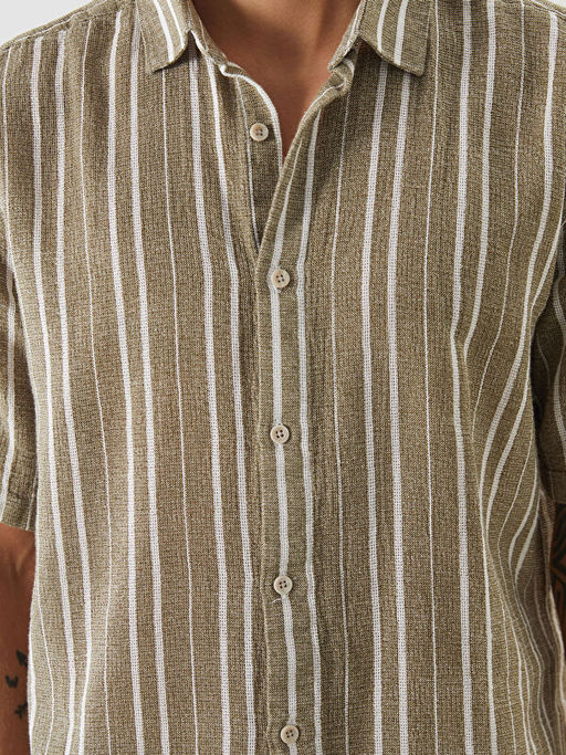 Regular Fit K?sa Kollu ?izgili Erkek Dokulu G?mlek