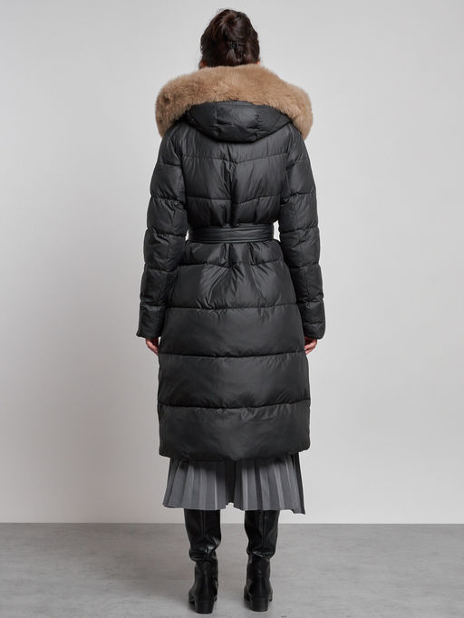 Пальто утепленное с капюшоном и мехом зимнее женское черного цвета 133203Ch - Visdeer фото 17