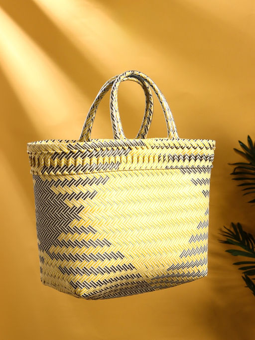 Сумка плетёная, 30×15×35 см, пластик, бежевая с чёрно-белыми вставками