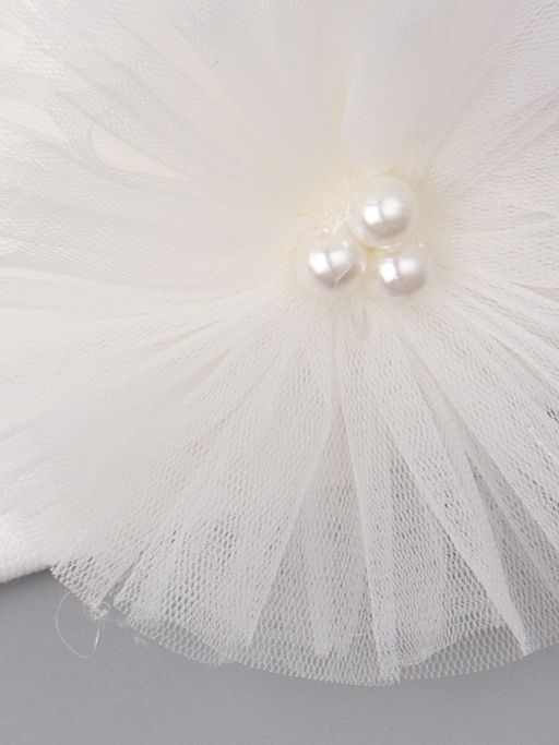Повязка трикотажная для девочки, сбоку бант из фатина с бусинами, белый