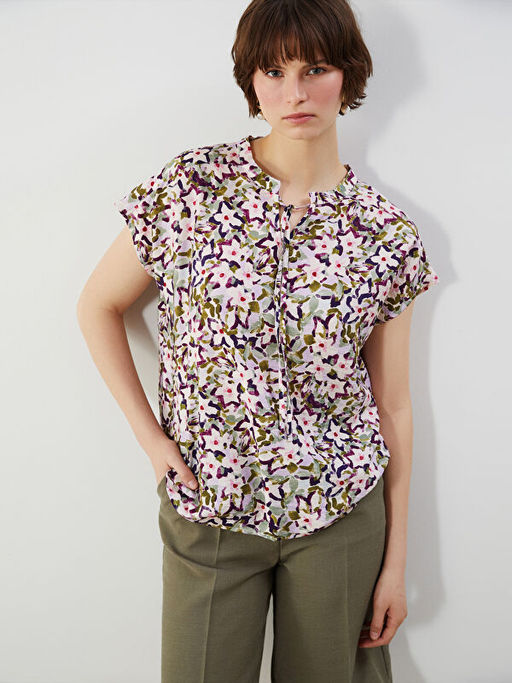 Ba?lamal? Yaka ?i?ekli Bluz