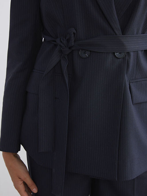 ?izgili Beli Ku?akl? Kad?n Blazer Ceket