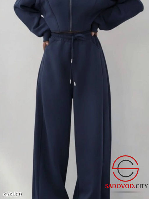 Спортивный женский костюм