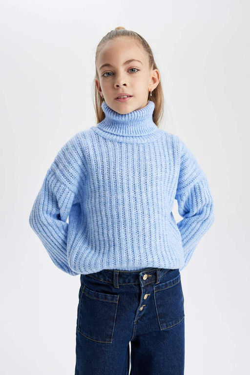 Свитер с высоким воротником для девочки