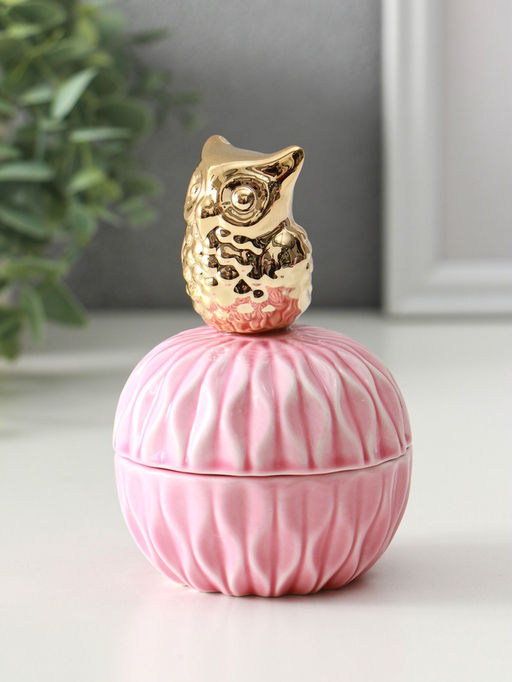 Шкатулка для украшений с крышкой «Золотая бабочка», розовая, 8×8×9 см