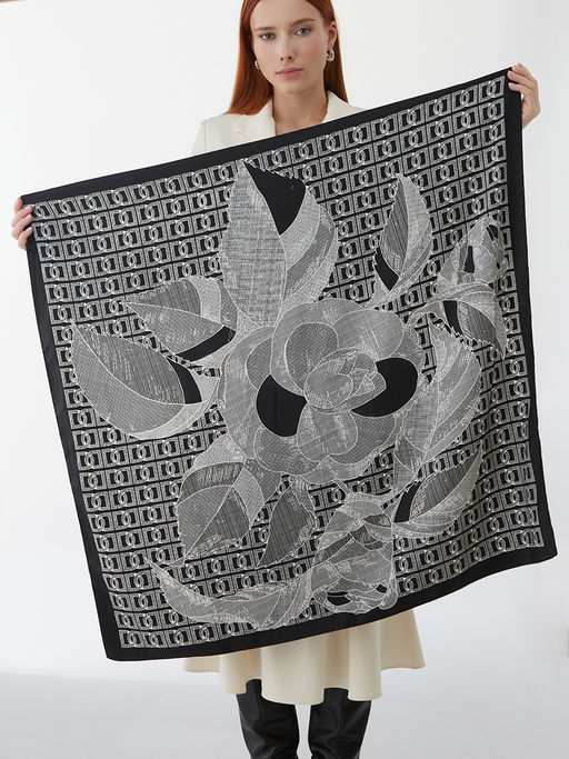 Большой, мягкий, тонкий и очень нежный платок с рисунком