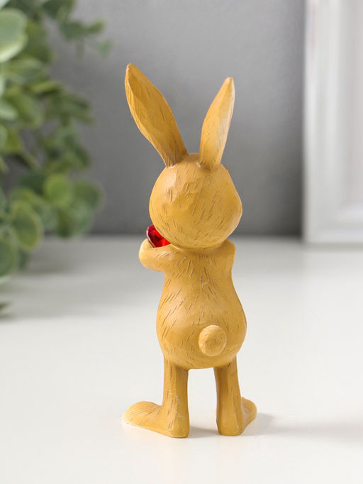 Сувенир полистоун "Зайчик держит красное сердце в лапках" 13 см