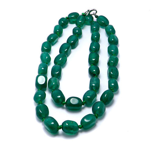 Бусы из камня Нефрит темный привлекает денежные энергии