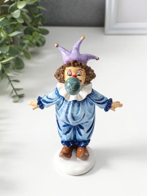 Сувенир полистоун "Клоун надувает шарик" сине-фиолетовый 16,5 см