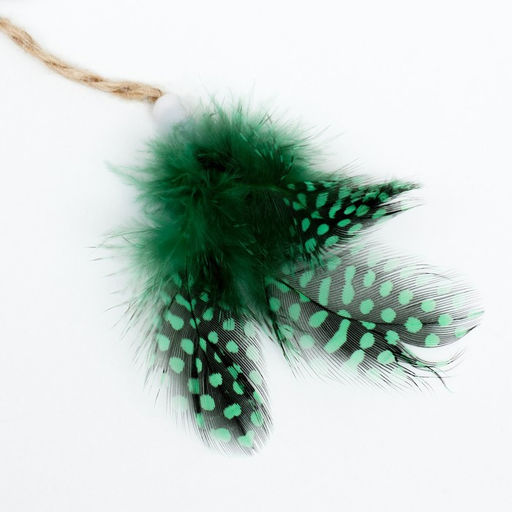 Игрушка для кошек с кошачьей мятой и перьями Лягушонок, 10 см, с бубенчиком - Пижон фото 3