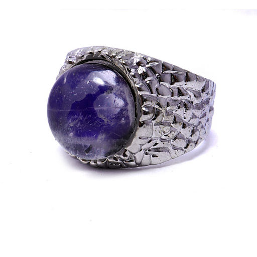 Кольцо с камнем из Аметиста дарует любовь и нежность в отношениях