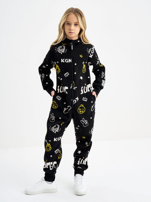 Черный комбинезон для мальчика с принтом