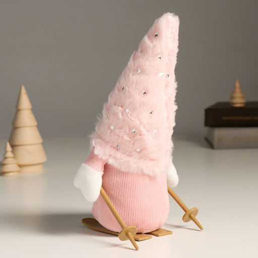 Кукла интерьерная текстильная Гном в розовом с лыжными палками на лыжах, 24 см