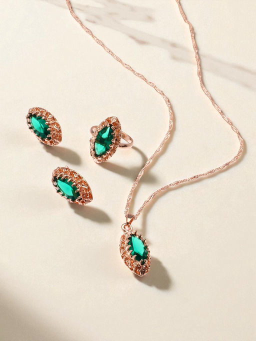 Гарнитур 3 предмета: серьги, кулон, кольцо безразмерное Эдель овал вытянутый, цвет зелёный в золоте, 45 см