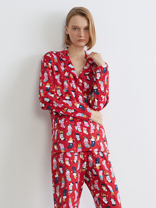 G?mlek Yaka Y?lba?? Temal? Kad?n Pijama Tak?m?