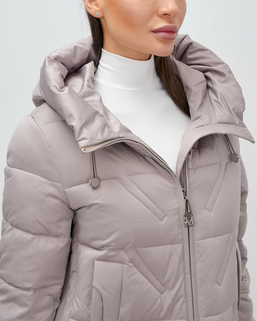 Куртка зимняя женская классическая с капюшоном светло-коричневого цвета 7671SK - Visdeer фото 10