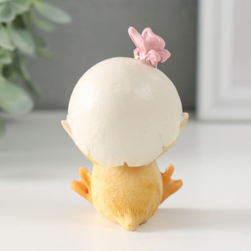 Фигурка полистоун «Утёнок со скорлупой и бабочкой», 6.5×5.5×8.5 см