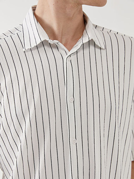 Regular Fit K?sa Kollu ?izgili Erkek G?mlek