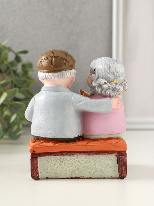 Фигурка полистоун «Дедуля с бабулей - спа процедуры», 11×9.5×12.5 см
