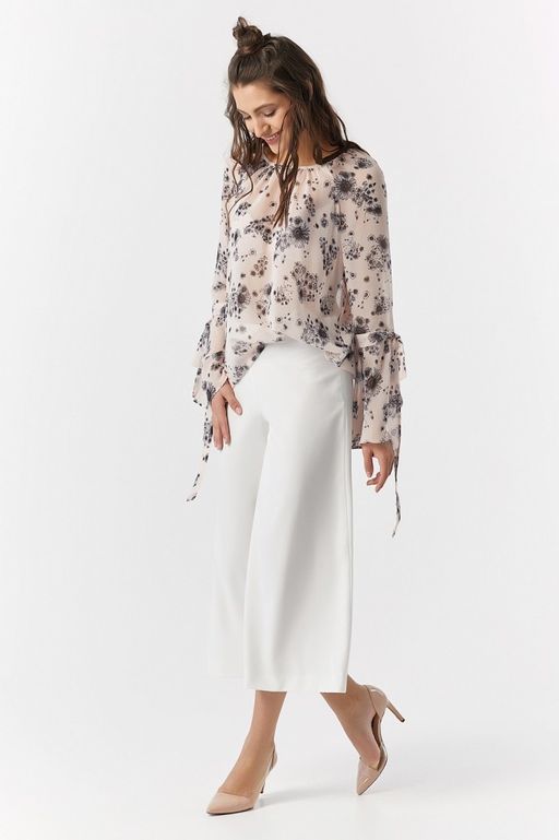 Блузка шифоновая прозрачная с цветочным принтом на светло-розовом