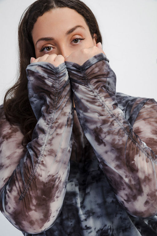 Блуза темно-серая с абстрактным принтом Averi