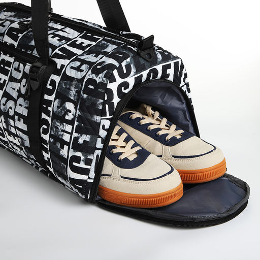 Сумка спорт L-б/н Буквы, 45*21*24, отд на молн, отд д/обуви, 2 н/кармана, дл ремень, черный - Simaland фото 4