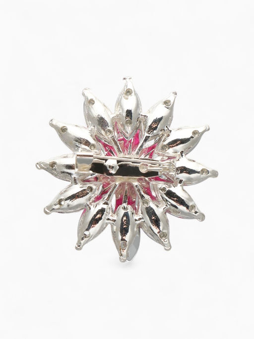 Брошь Цветок хризантема, цвет малиновый в серебре