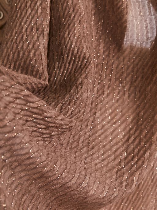 Большой,красивый палантин, выполненный из гофрированной ткани и украшенный тонкими нитями люрекса - Tantino фото 3