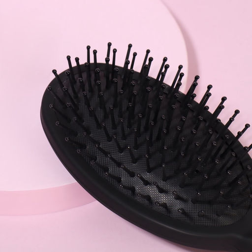 Расчёска массажная, прорезиненная ручка, 8×24 (±1) см, чёрная