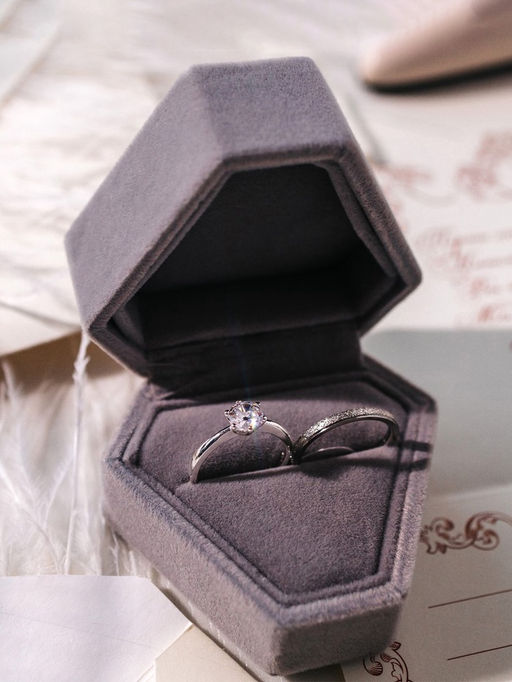 Футляр под серьги, кольцо «Кристалл», бархатный, 6.5×6.4 см, серый