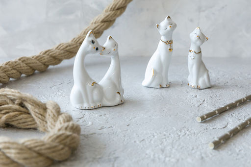 Фигурка декор. 7*3,5*9,5 см "Пара кошечек" белая, золото