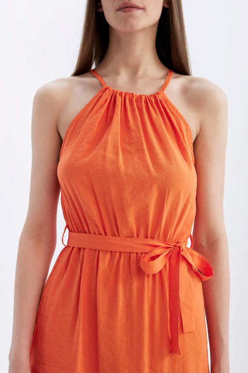 Платье миди без рукавов с воротником-халтер и поясом - Defacto фото 5