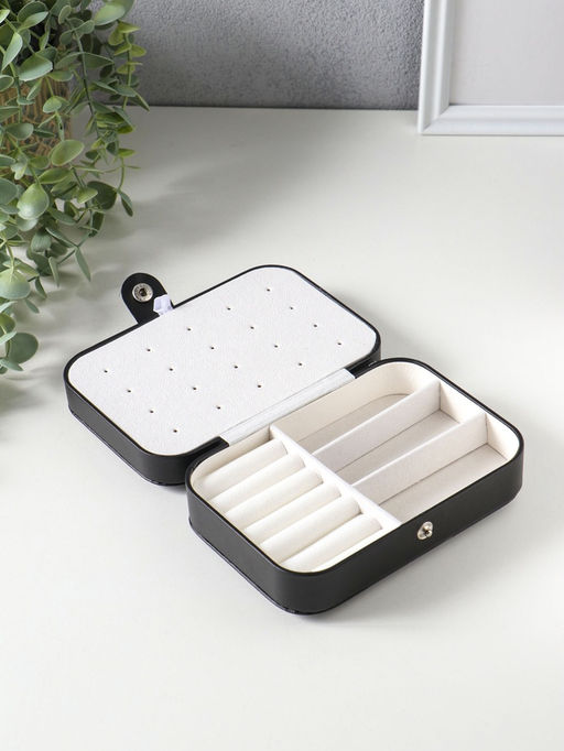 Шкатулка кожзам для украшений "Матовая гладь" чёрная 16,5х11,5х5,5 см