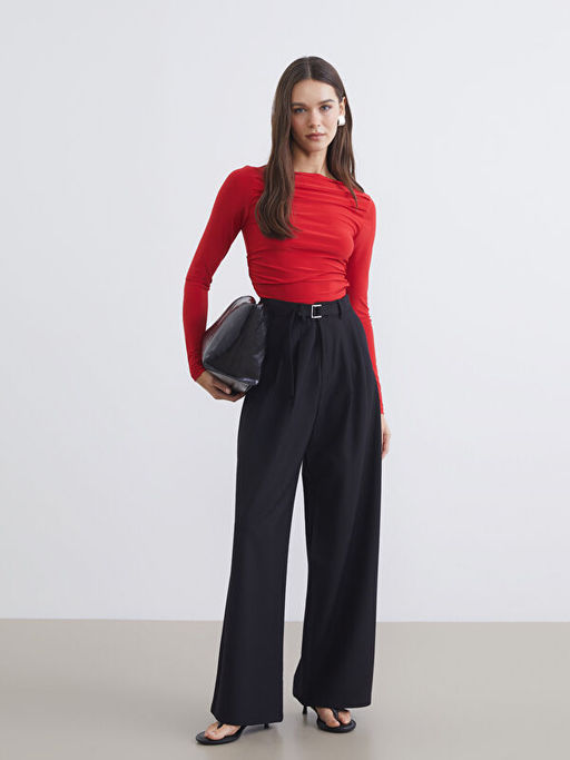 D?k?ml? Yaka B?zg?l? Bluz