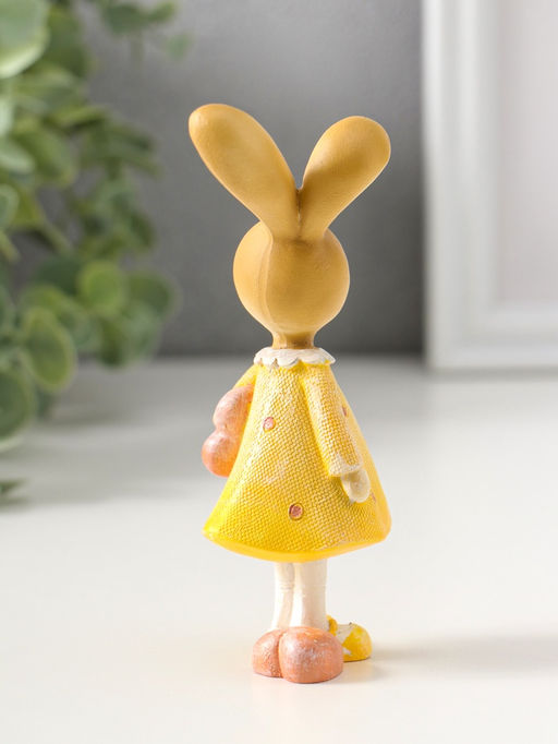 Фигурка полистоун Зайка в жёлтом платьице, с розовым сердечком, 12.5 см