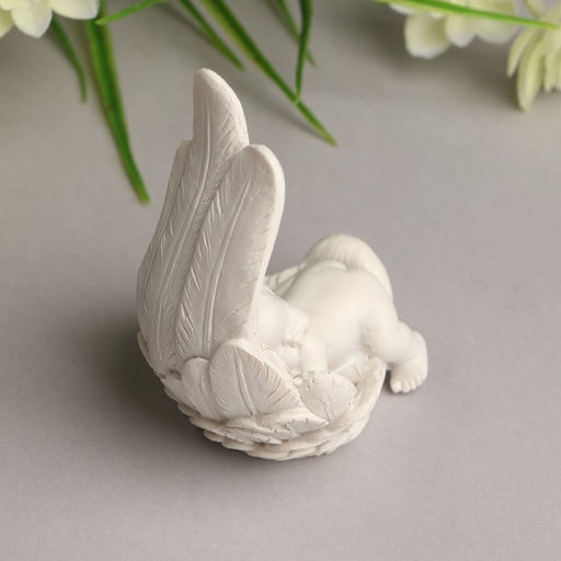 Фигурка полистоун «Малыш спящий в крыле», белый, 8.7×6×5.5 см