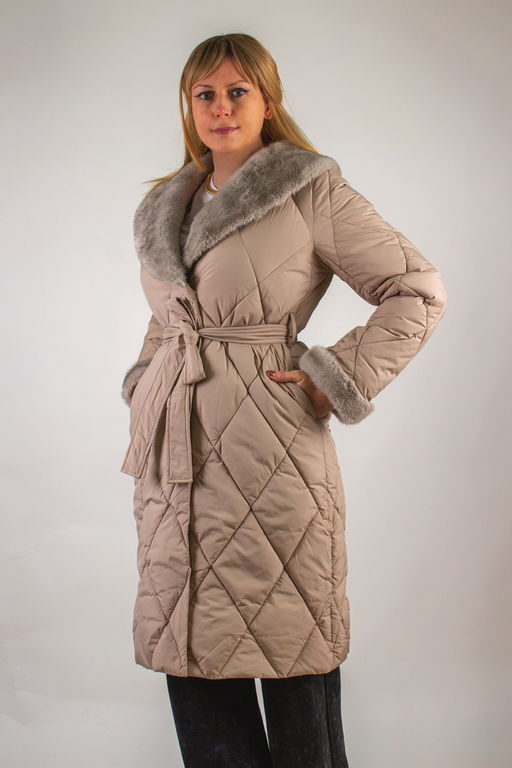 Стеганое пальто с меховой отделкой арт. 23153