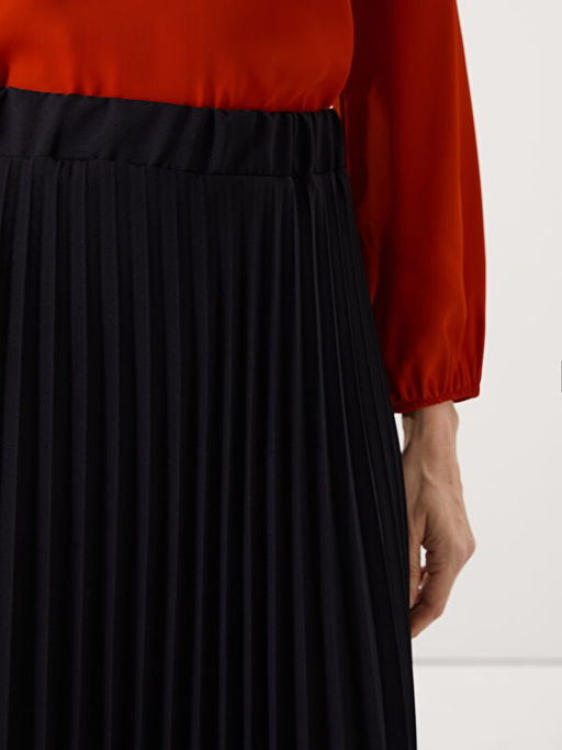 Beli Lastikli Pileli Kad?n Etek