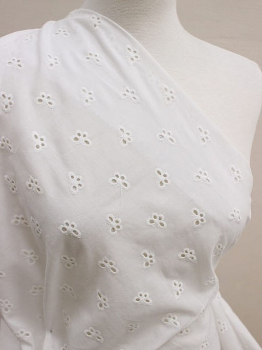 Шитье Бабочки-2 цв.молочно-белый общ.1.48м, ш.вышитой части 1.35м, батист, хлопок-100%, 100гр/м.кв - Купава фото 3