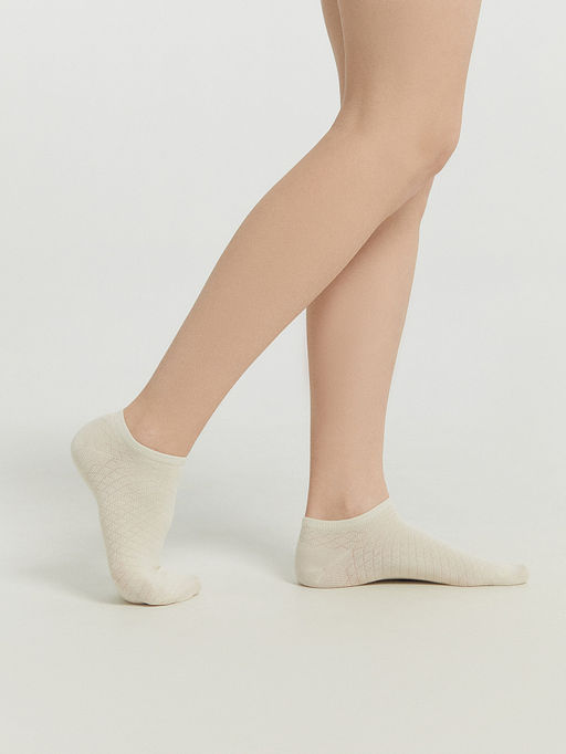 Цена за 5 пар! Носки женские в бело-молочном цвете с рисунком в виде ромбов