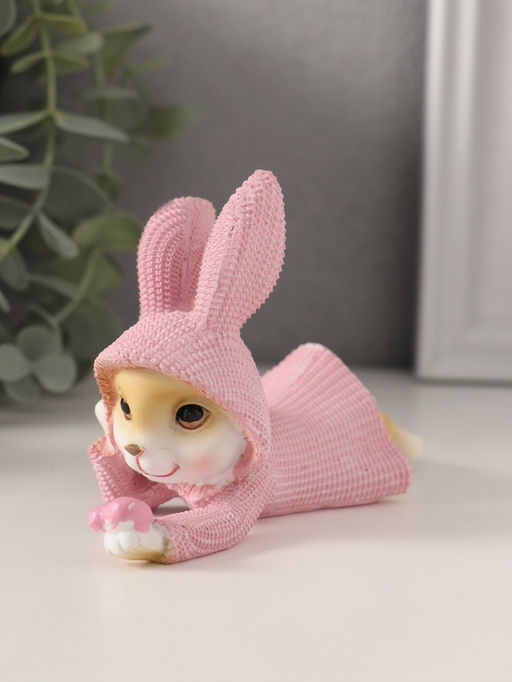 Фигурка полистоун Зайка в вязаном розовом платьице, смотрит на сердечко, 12.5?5.5?8 см