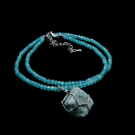 Бусы зеленые с подвеской из граненного камня кошачий глаз и пренит